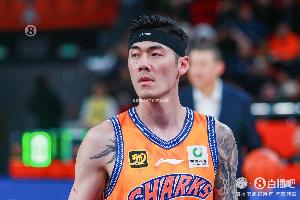 直播吧：上海执行刘铮的+1老将合同选项